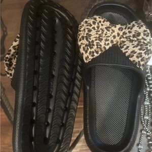 Leopard Bow Black Slide Sandals